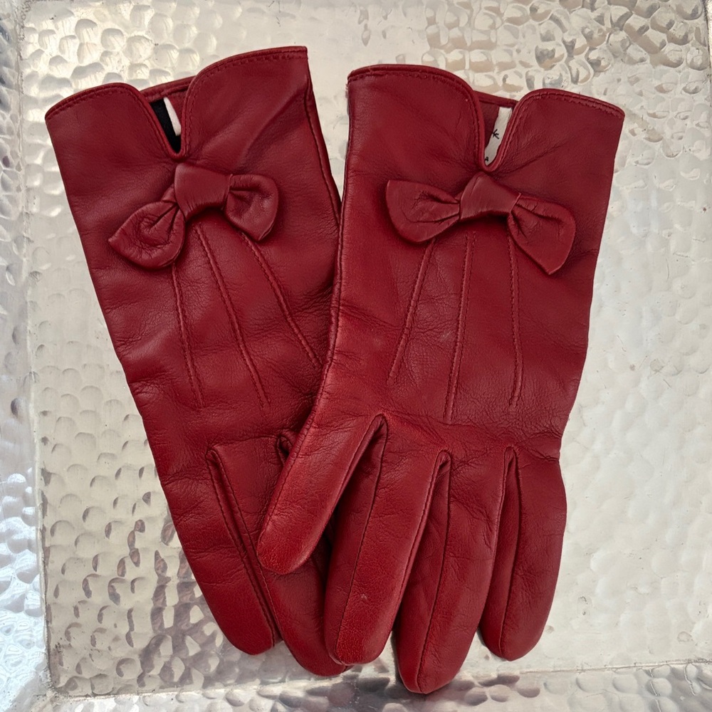 Red leather gloves with bow